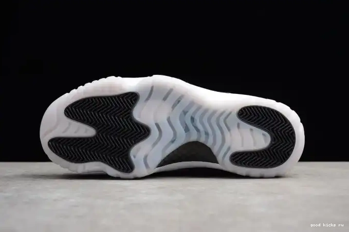 Retro 11 Jordan 528895-010 Air Low 